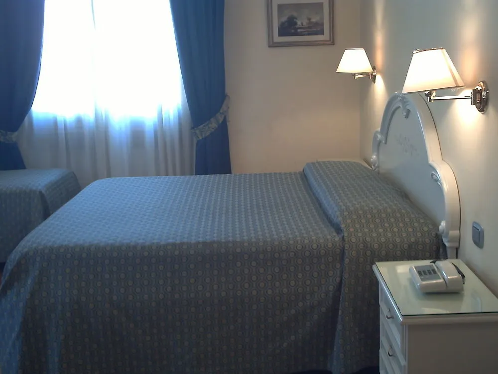 ***  Hotel Annabella Roof Terrace Florence Italy