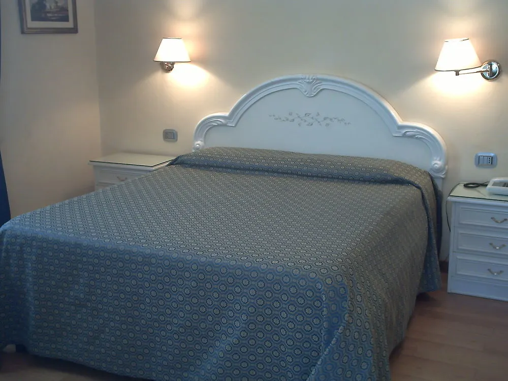 Hotel Annabella Roof Terrace Флоренция